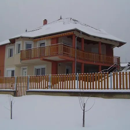 Fuegefa Vendeghaz Апартаменты *