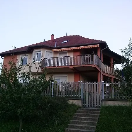 Fuegefa Vendeghaz Апартаменты Орфю