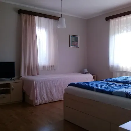 Fuegefa Vendeghaz Апартаменты *